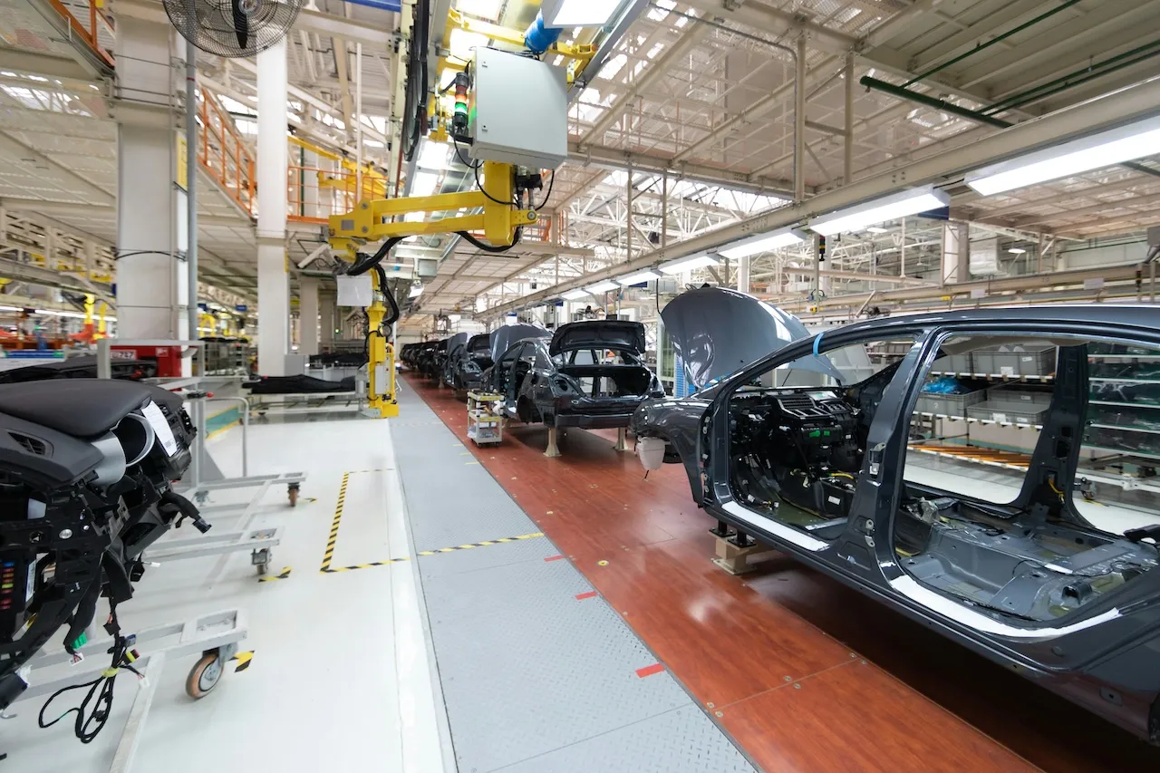 Trump kündigt 25% Zölle auf Auto-, Chip- und Medikamentenimporte an