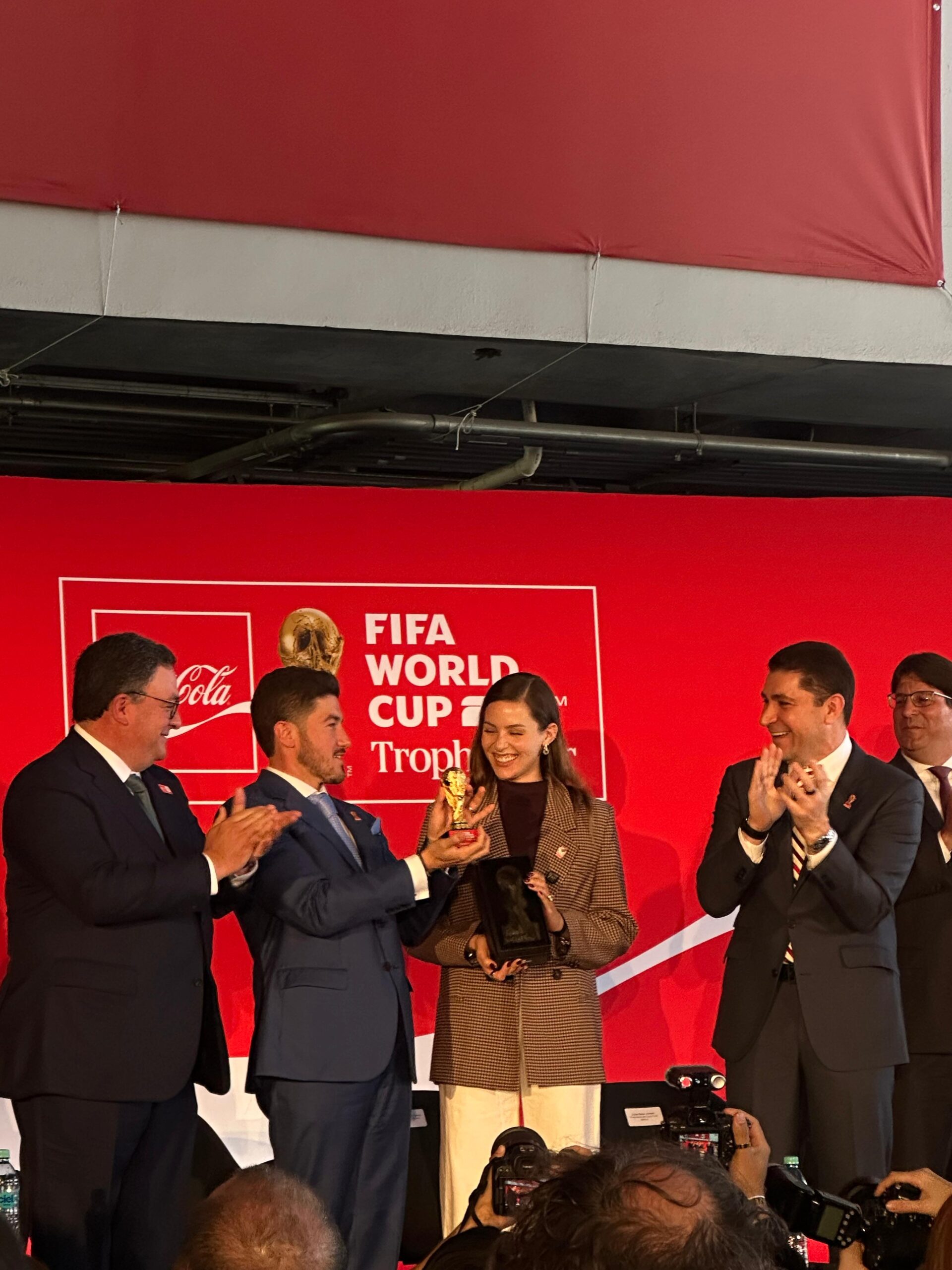 Trophy Tour erreicht Monterrey: WM 2026 Pokal im Estadio BBVA ausgestellt