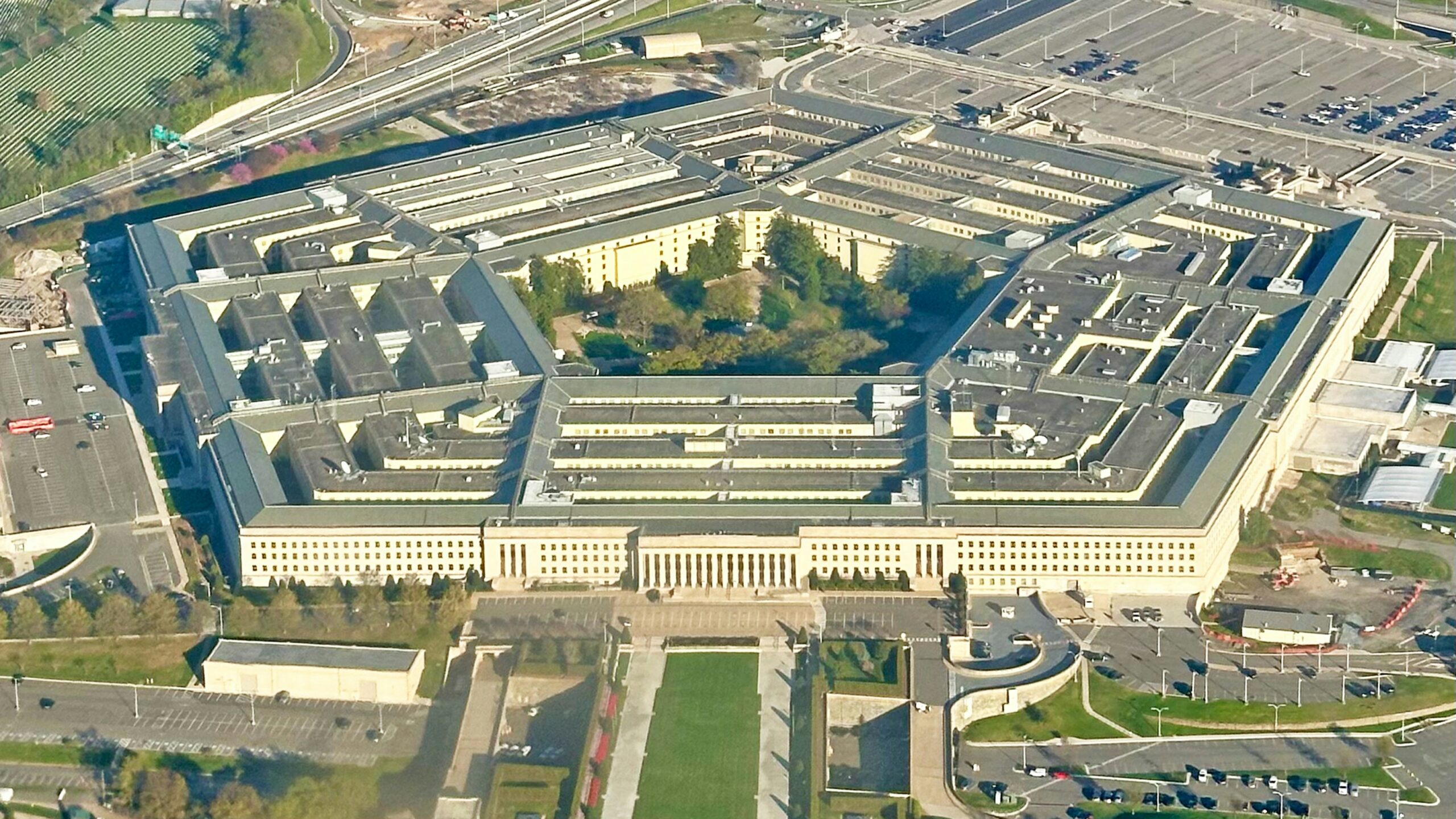 Pentagon stärkt Finanzsicherheit: Auswirkungen für Mexiko und den Bajío
