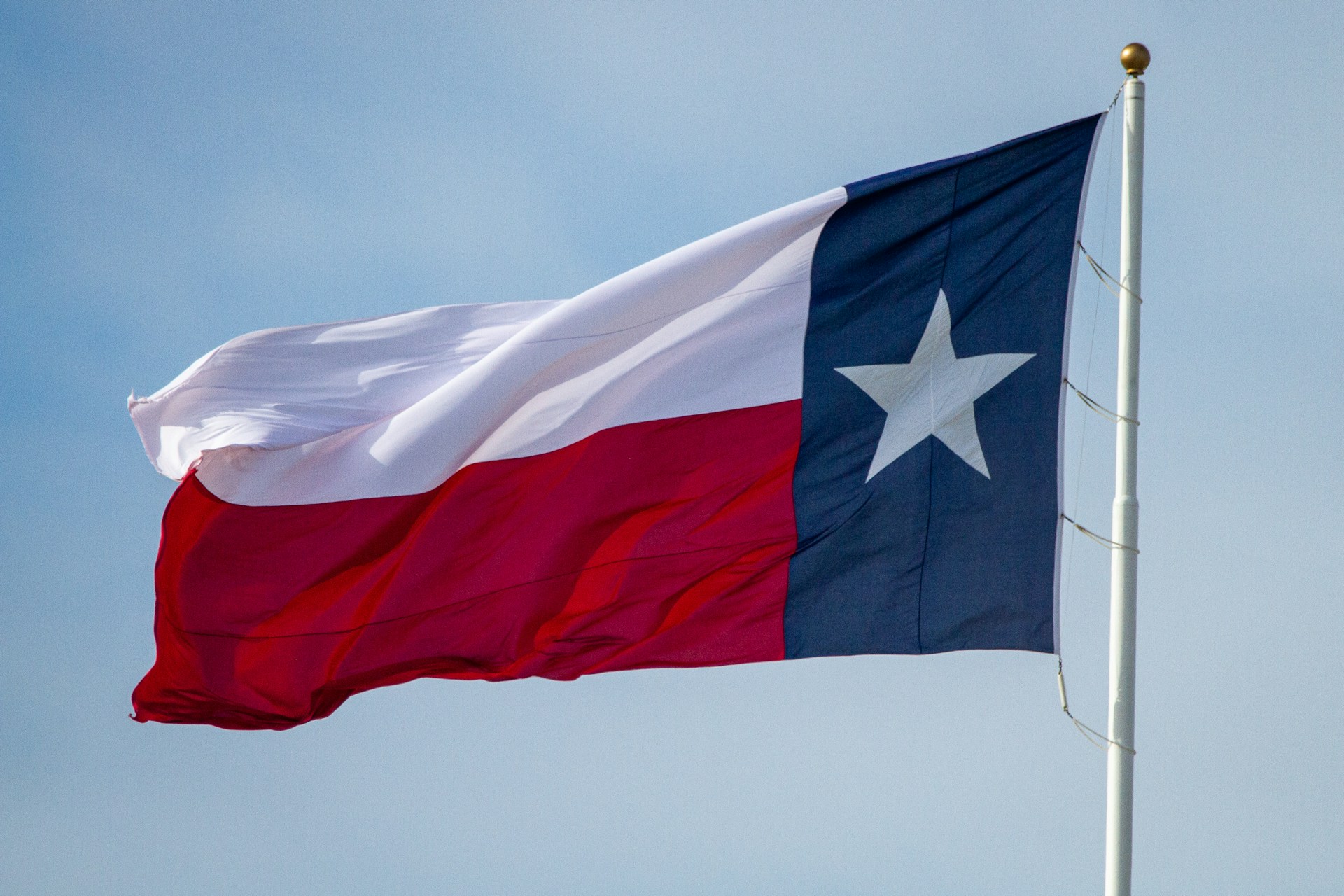 Albert Zapanta gewinnt Bürgermeisteramt in Irving, Texas: Architekt des Wirtschaftsdialogs zwischen