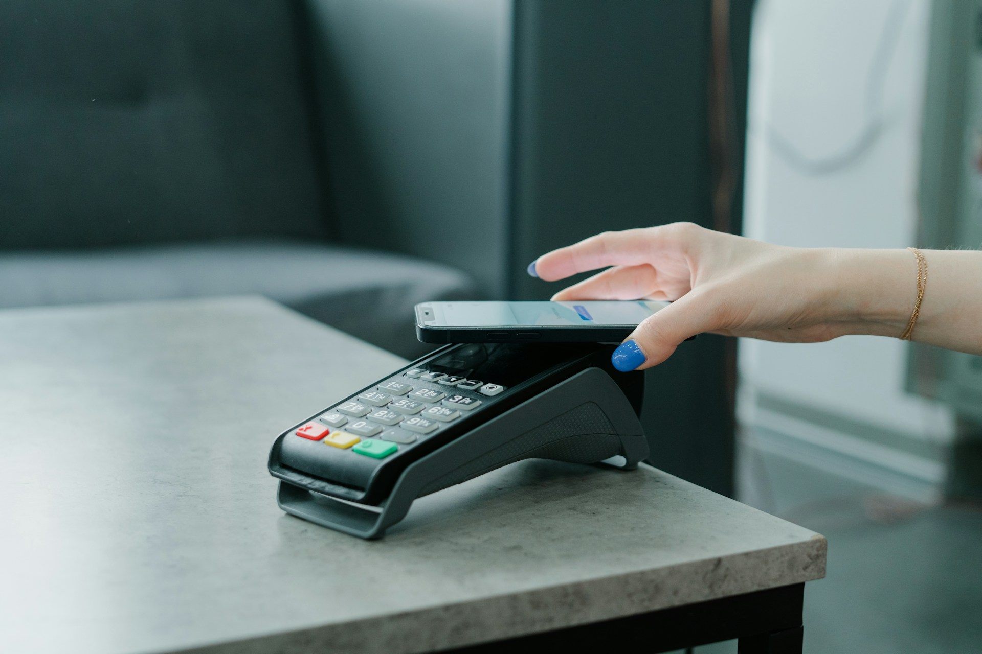 Die Entwicklung des Point of Sale: Von der Registrierkasse zum intelligenten Geschäftszentrum